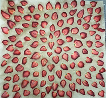 Load image into Gallery viewer, Dehydrated Cameron Strawberry Slices 低温处理金马伦草莓片